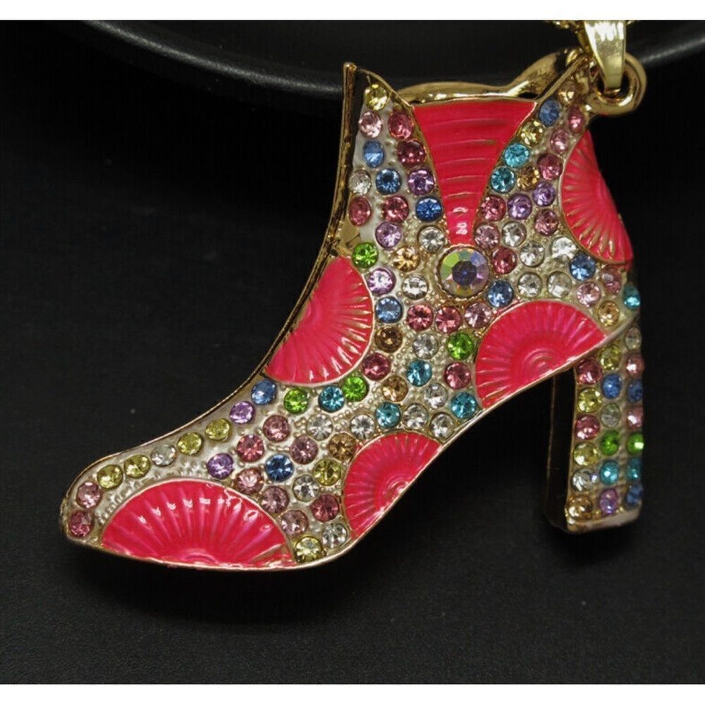 🌺 Betsey Johnson sparkling pink crystal ankle boot pendant necklace 🌺